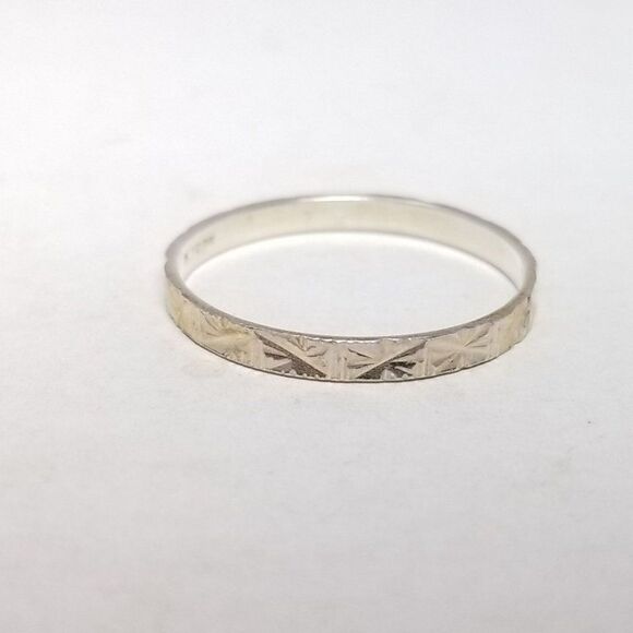 Vintage Sterling Silver Radiant Pattern Band, Size 8 Ring, Minimal Stacking - Picture 2 of 7